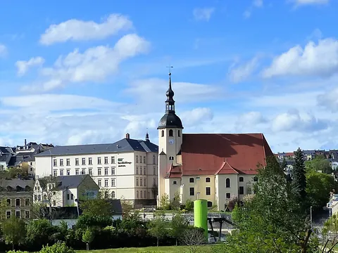 Blick auf die Peter-Paul-Kirche vom Park der Generationen aus